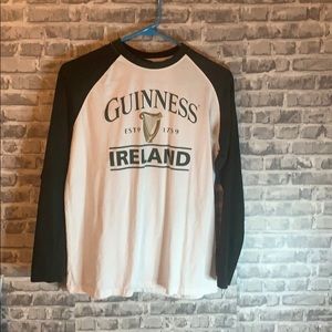 Women’s sz small GUINNESS LONG SLEEVE TEE💚